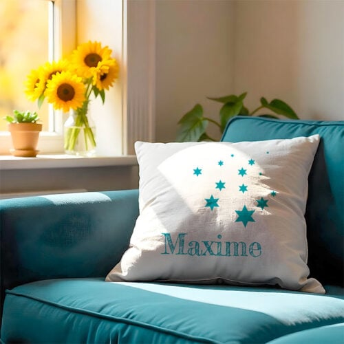 Coussin blanc - Prénom avec étoiles – Image 2