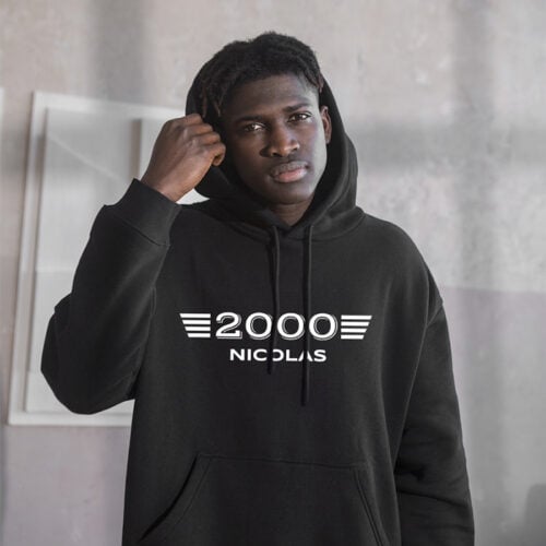 Sweat à capuche noir - Prénom et année de naissance – Image 2