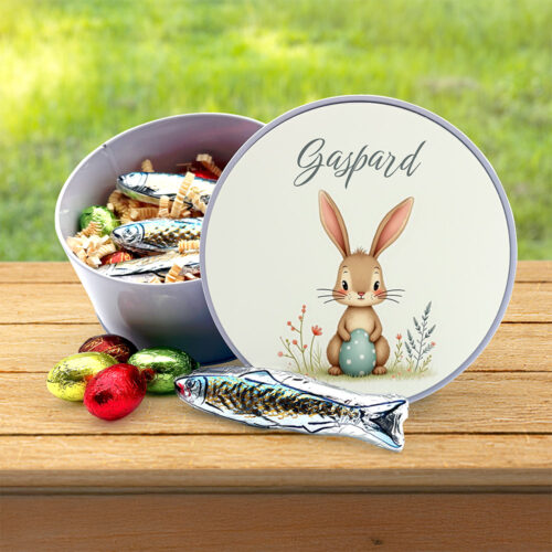 Boîte de Pâques métal ronde - Petit lapin avec prénom + Gourmandises – Image 2