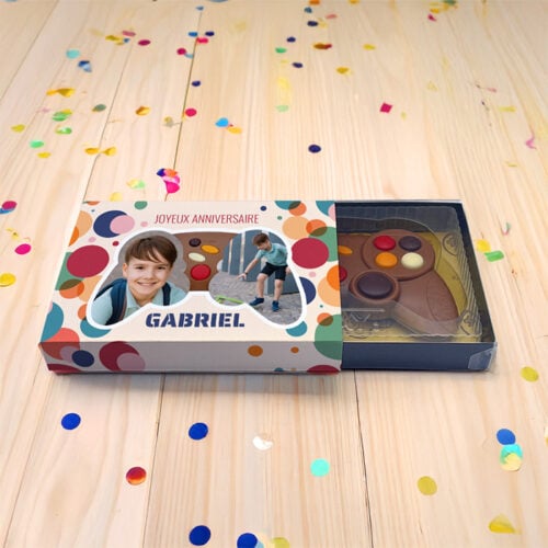 Manette de jeu en chocolat au lait - Joyeux anniversaire avec photo et prénom – Image 2