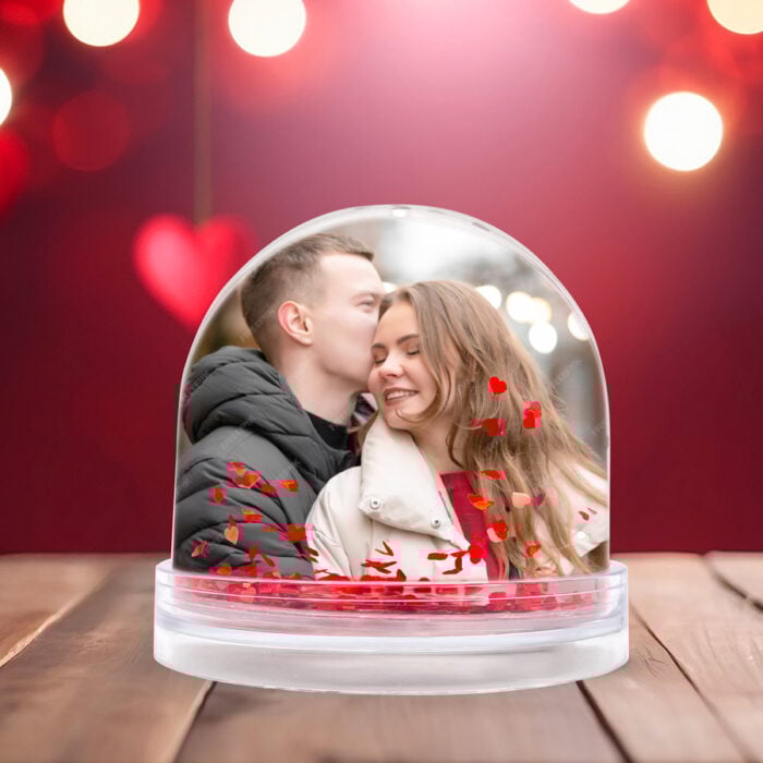 Alternative view of Boule à neige coeurs personnalisable 2 faces - Toi et Moi !