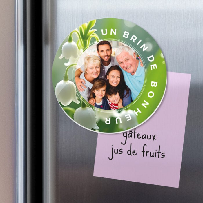 Alternative view of Magnet rond - Brin de bonheur avec photo
